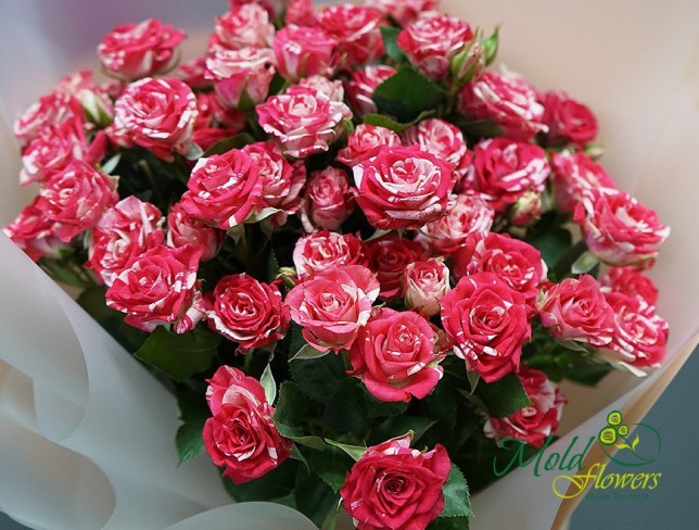 Букет из кустовых роз "Счастливые моменты" - 2 Фото